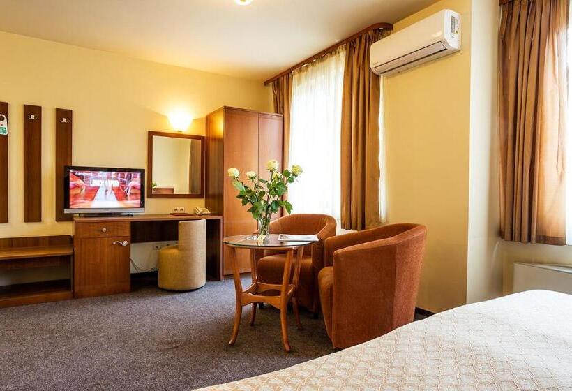 חדר סטנדרט עם מרפסת, Sofia Place Hotel By Hmg