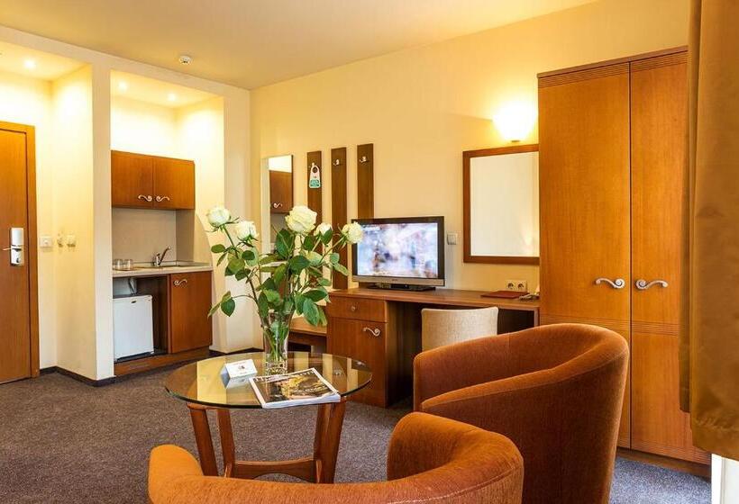 Quarto Estandar com Sacada, Sofia Place Hotel By Hmg