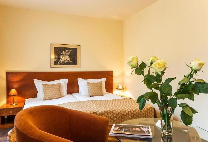 חדר סטנדרט עם מרפסת, Sofia Place Hotel By Hmg