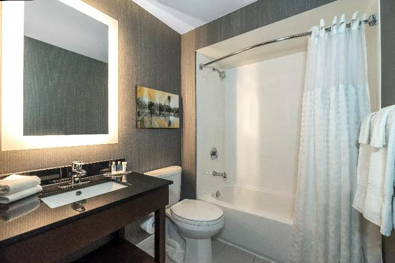 キングサイズベッドのスイートルーム, Staybridge Suites Grand Forks, An Ihg