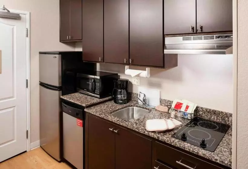 キングサイドベッドのスタンダードワンルーム, Towneplace Suites Columbus