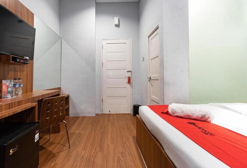 Quarto Deluxe, Reddoorz Premium Near Centre Point Mall Medan