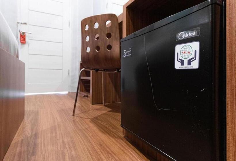 Quarto Estandar, Reddoorz Premium Near Centre Point Mall Medan