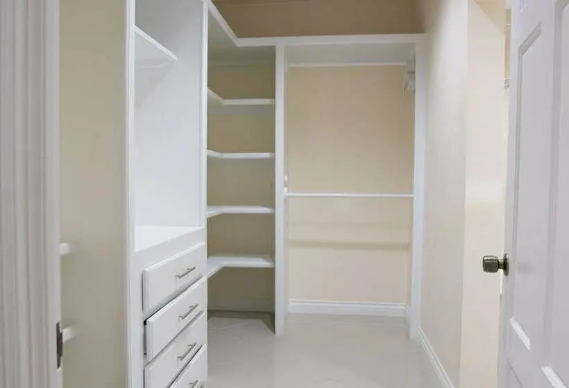 2 Bedroom Deluxe Apartment Sea View, Mount Royal Luxury Condos