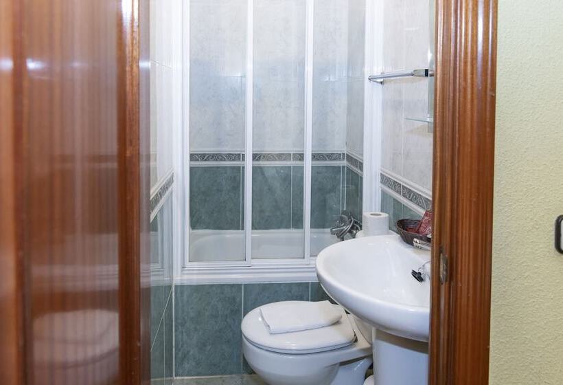 اتاق استاندارد یک نفره, Hostal Tokio