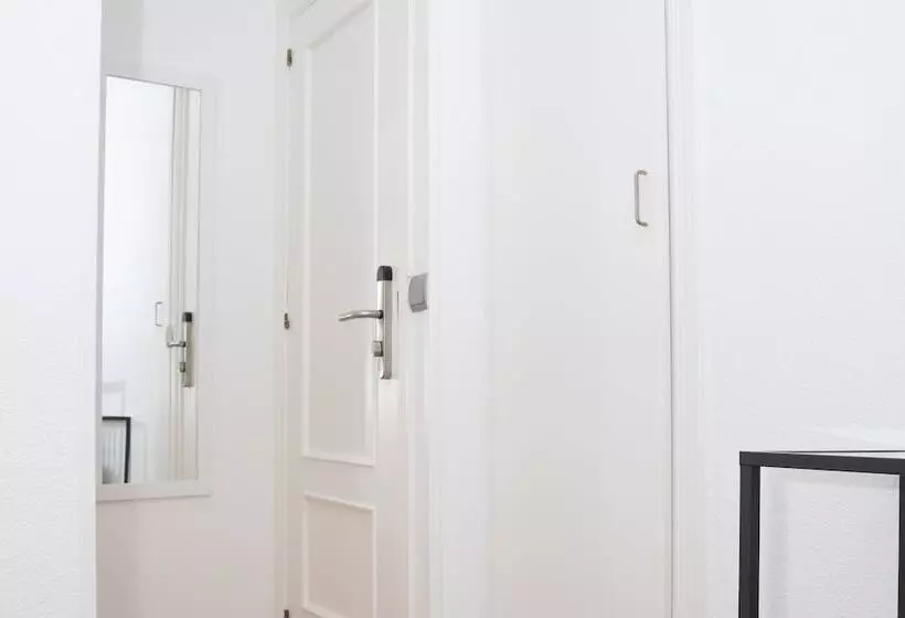 اتاق استاندارد یک نفره, Hostal Tokio