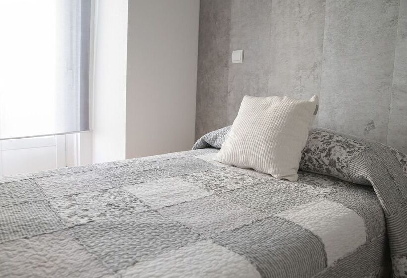 اتاق استاندارد یک نفره, Hostal Tokio