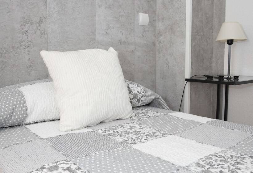 اتاق استاندارد یک نفره, Hostal Tokio