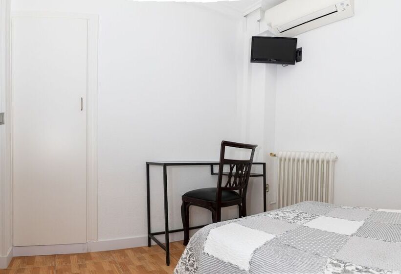 اتاق استاندارد یک نفره, Hostal Tokio