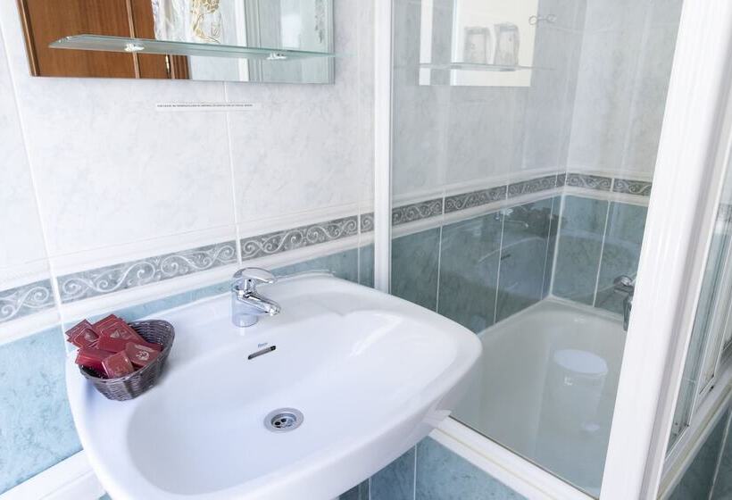 اتاق استاندارد, Hostal Tokio