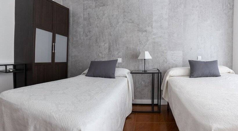 اتاق استاندارد, Hostal Tokio