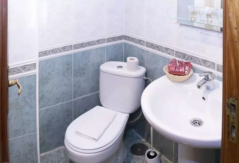 اتاق استاندارد سه نفره, Hostal Tokio