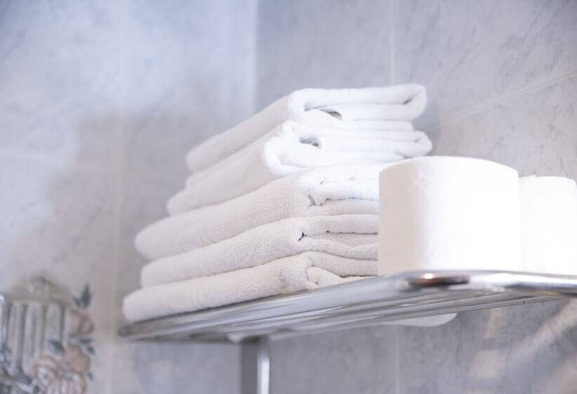 اتاق استاندارد سه نفره, Hostal Tokio