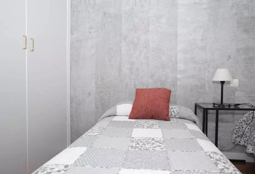 اتاق استاندارد سه نفره, Hostal Tokio