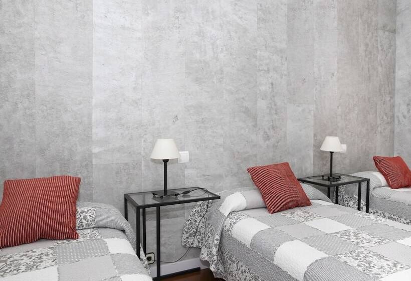 اتاق استاندارد سه نفره, Hostal Tokio