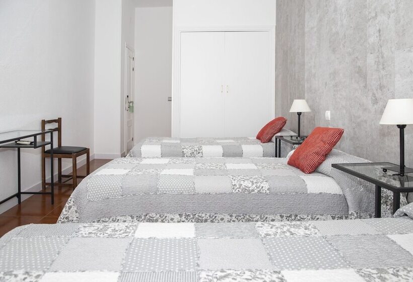 اتاق استاندارد سه نفره, Hostal Tokio