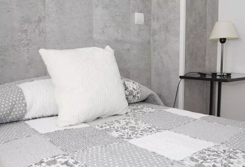 اتاق استاندارد یک نفره, Hostal Tokio