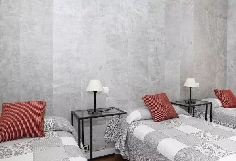 اتاق استاندارد سه نفره, Hostal Tokio