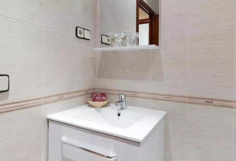 اتاق سوپریور, Hostal Tokio