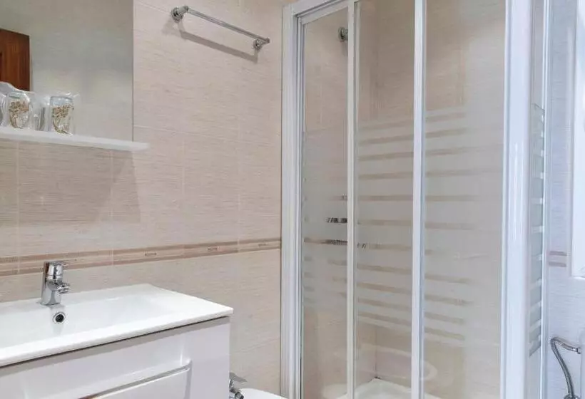 اتاق سوپریور, Hostal Tokio