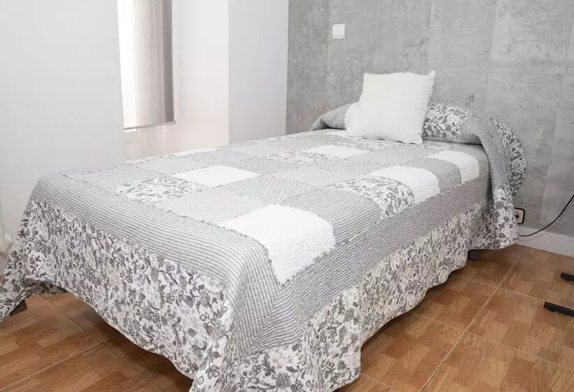 اتاق استاندارد یک نفره, Hostal Tokio