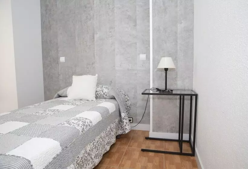 اتاق استاندارد یک نفره, Hostal Tokio