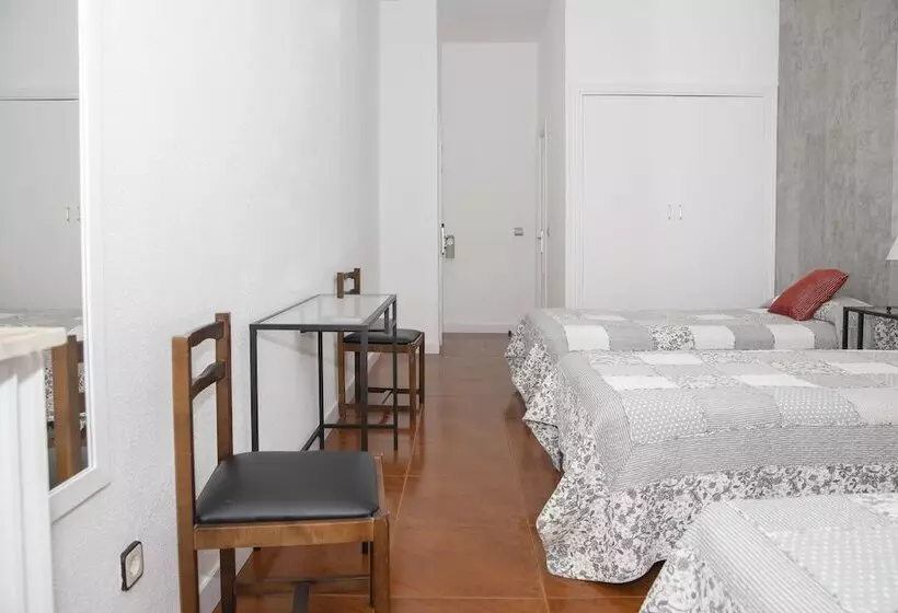 اتاق استاندارد سه نفره, Hostal Tokio