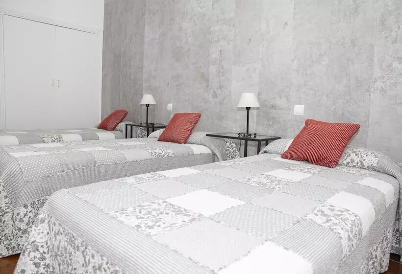 اتاق استاندارد سه نفره, Hostal Tokio