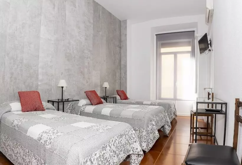 اتاق استاندارد سه نفره, Hostal Tokio