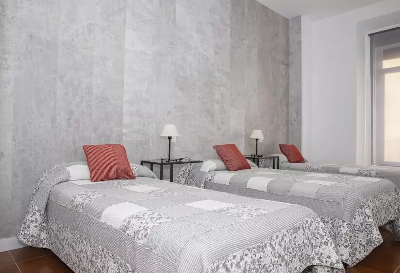 اتاق استاندارد سه نفره, Hostal Tokio