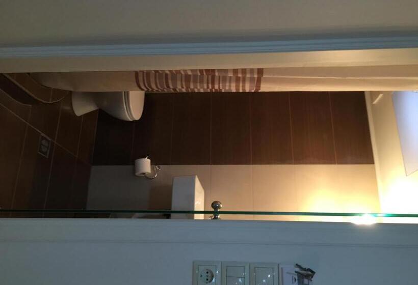 Номер Стандарт Вид на Сад, Apollon