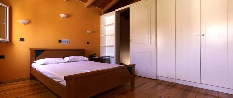 2ベッドルームアパートメント, Athena