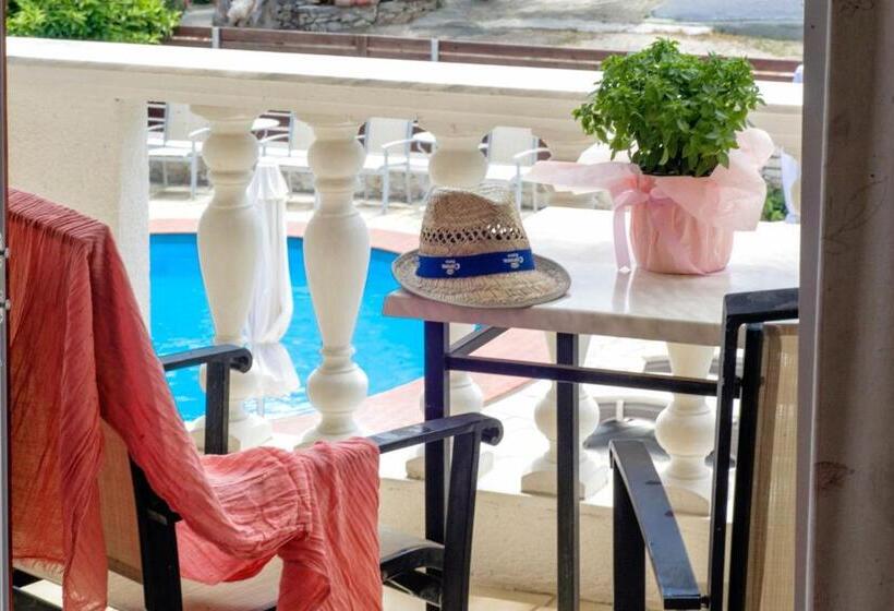 スーペリアールーム, Blue Horizon Studios