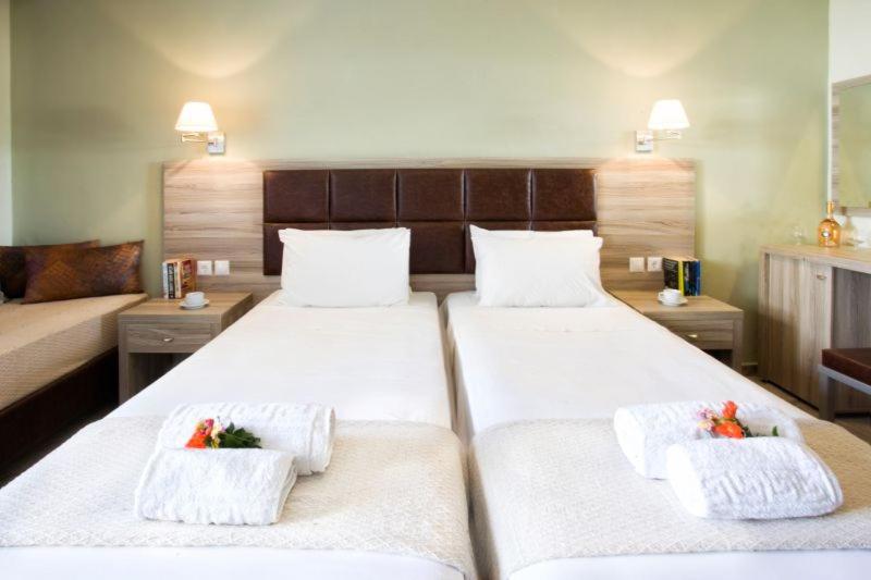 スーペリアトリプルルーム, Blue Horizon Studios