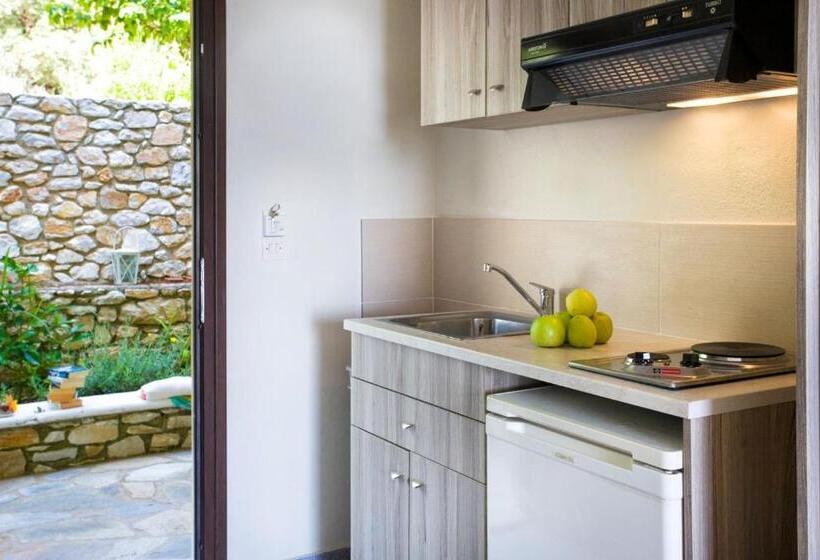 スーペリアトリプルルーム, Blue Horizon Studios