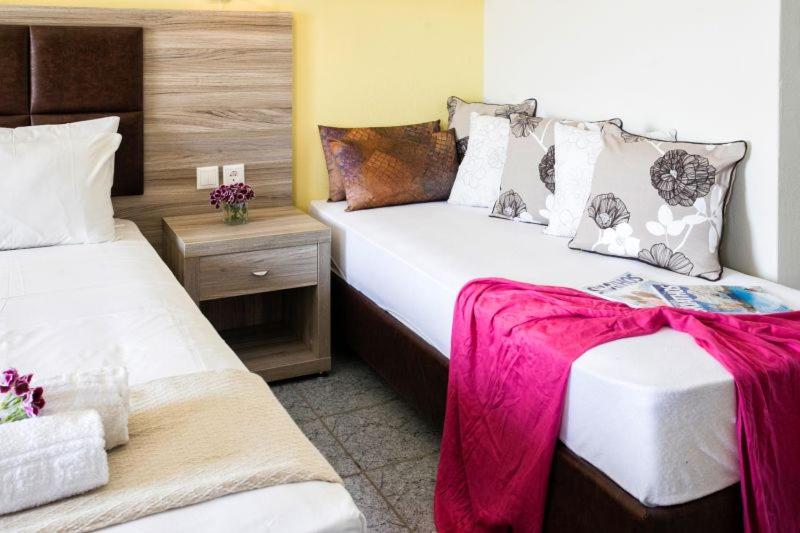 スーペリアトリプルルーム, Blue Horizon Studios