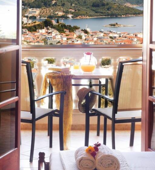 スーペリアトリプルルーム, Blue Horizon Studios