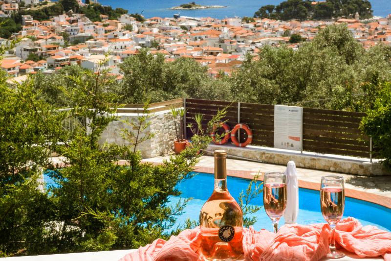 スーペリアトリプルルーム, Blue Horizon Studios