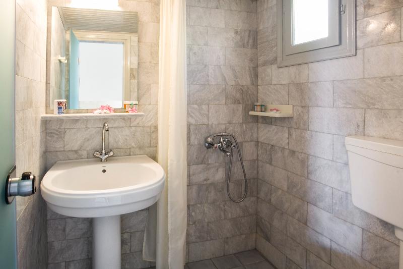 スーペリアトリプルルーム, Blue Horizon Studios