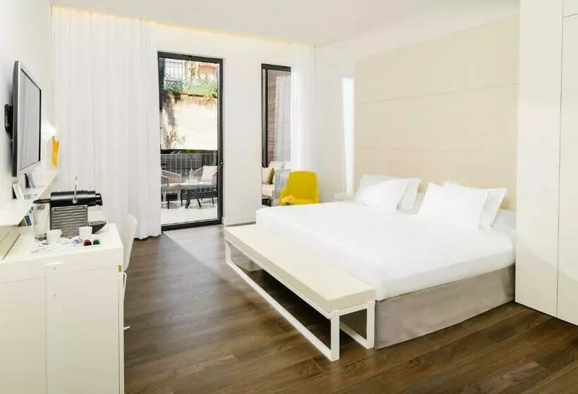 Superior Room with Terrace, H10 Urquinaona Plaza