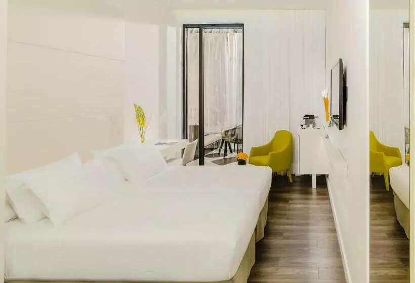 Superior Room with Terrace, H10 Urquinaona Plaza
