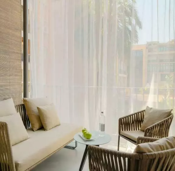 Superior Room with Terrace, H10 Urquinaona Plaza