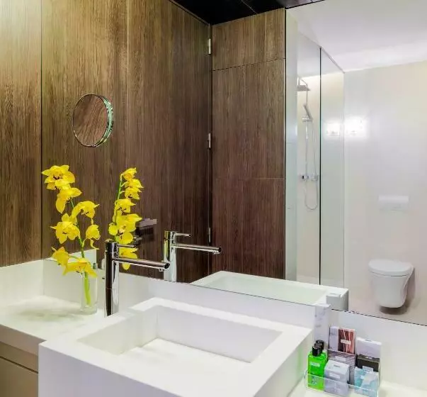 Superior Room with Terrace, H10 Urquinaona Plaza