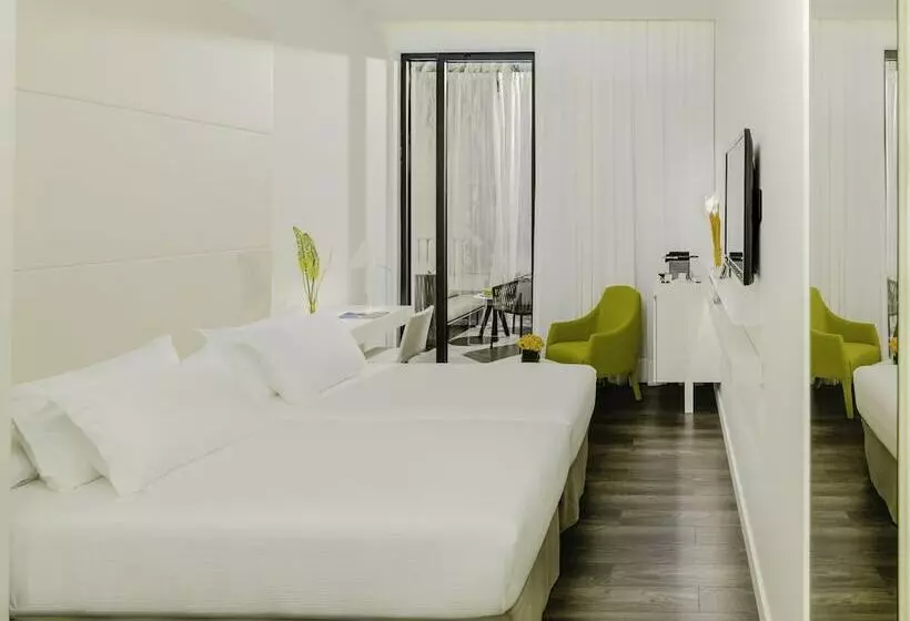 Superior Room with Terrace, H10 Urquinaona Plaza