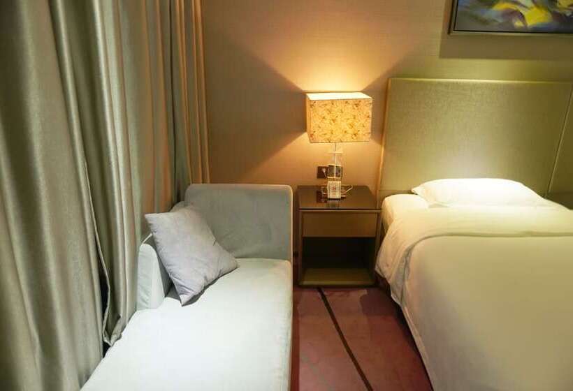 Номер Executive, La Perle International Hotel Free Shuttle Between Hotel And Exhibition Center During Canton Fair &