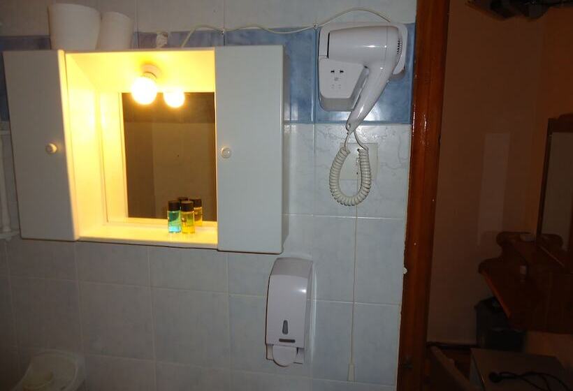 基本三人间, Pension Margarita