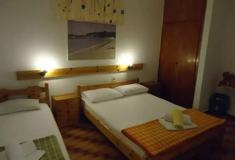 اتاق ساده سه نفره, Pension Margarita
