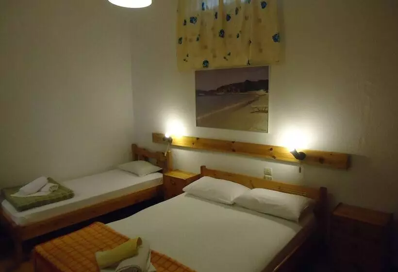 اتاق ساده سه نفره, Pension Margarita