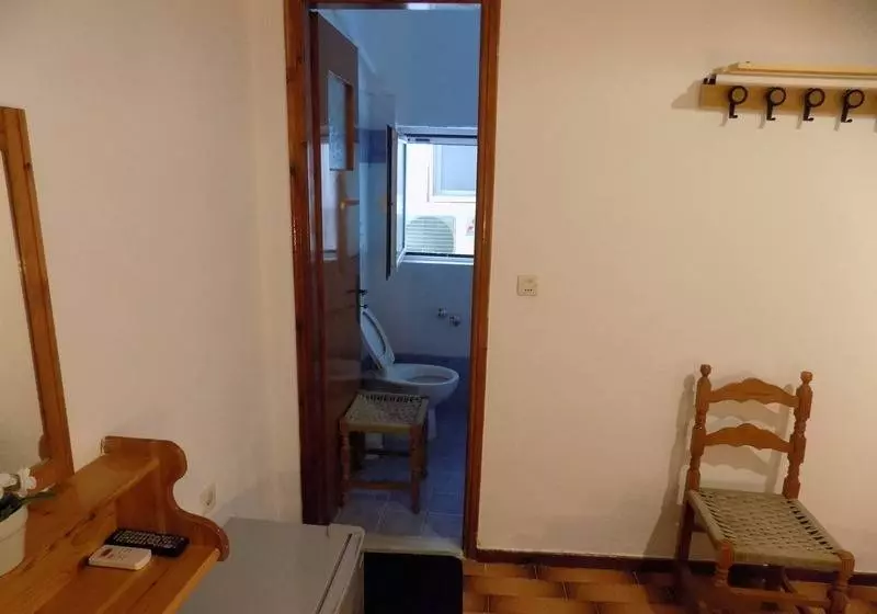 اتاق استاندارد سه نفره, Pension Margarita