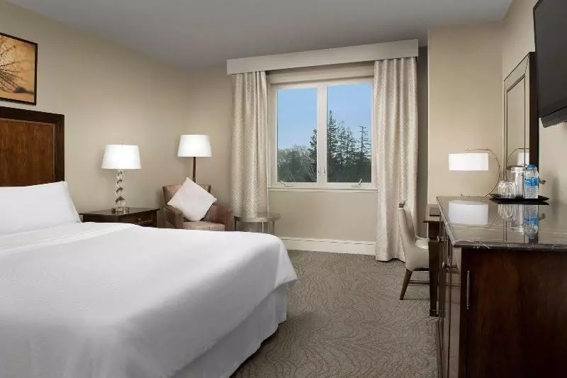 キングサイズベッドのスタンダードルーム, The Westin Sacramento Riverfront Hotel & Spa